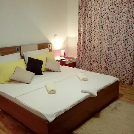 Leon Apartment *