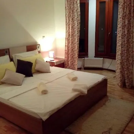 Leon Apartment *